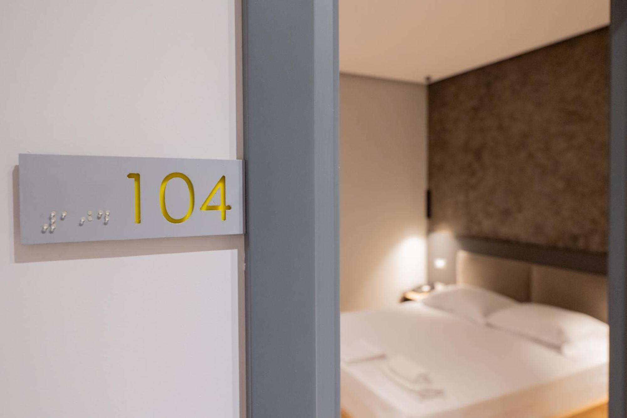 Center Boutique Hotel Тирана Экстерьер фото