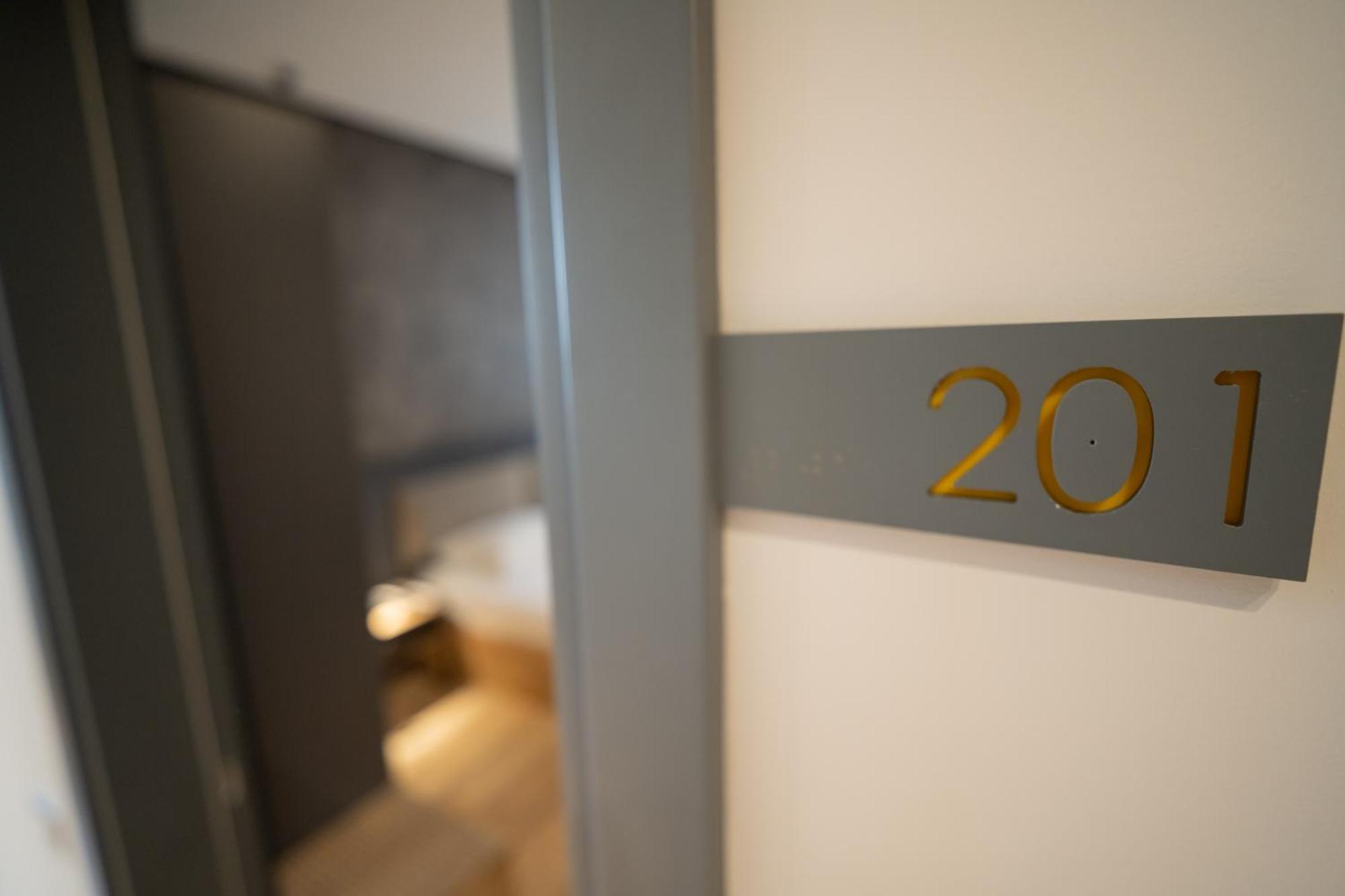 Center Boutique Hotel Тирана Экстерьер фото