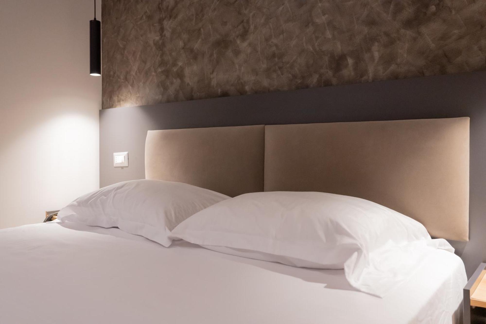 Center Boutique Hotel Тирана Экстерьер фото