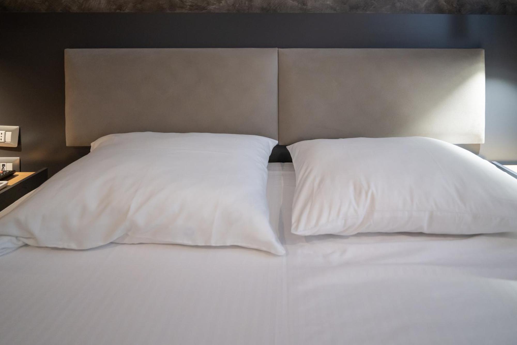 Center Boutique Hotel Тирана Экстерьер фото
