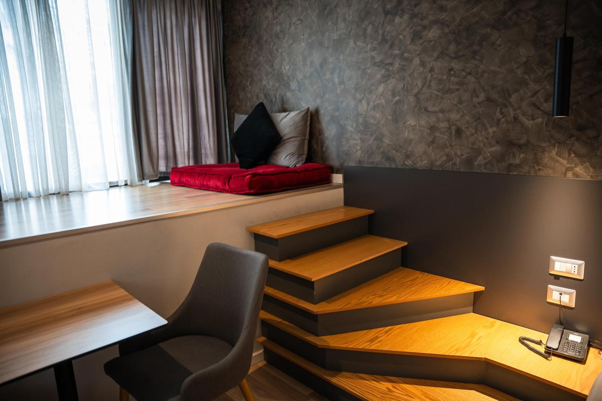 Center Boutique Hotel Тирана Экстерьер фото