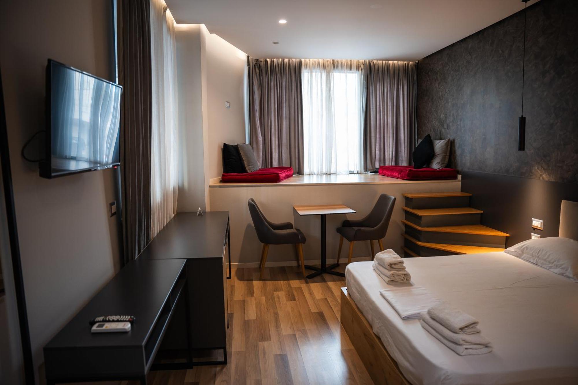 Center Boutique Hotel Тирана Экстерьер фото