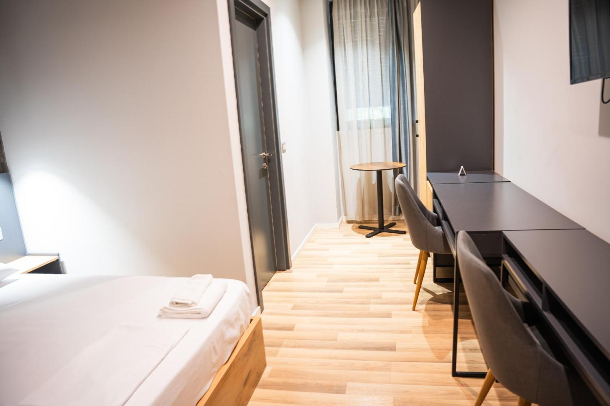 Center Boutique Hotel Тирана Экстерьер фото