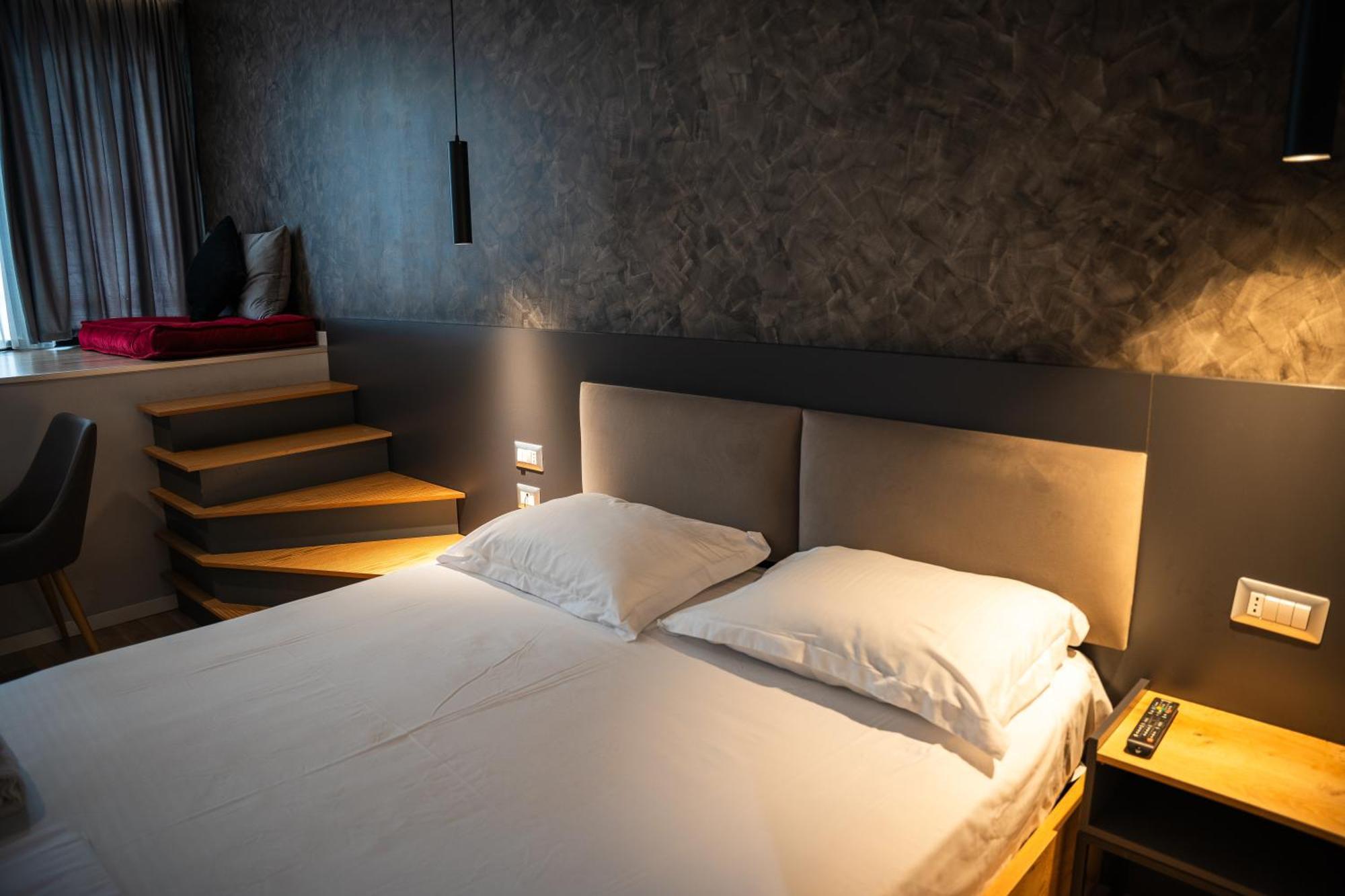 Center Boutique Hotel Тирана Экстерьер фото