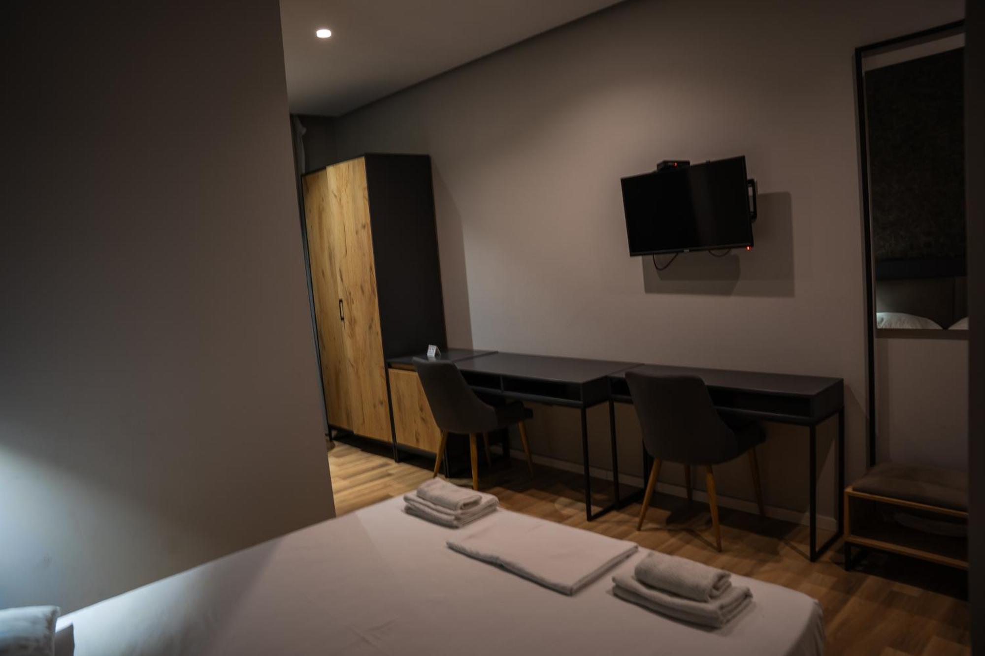 Center Boutique Hotel Тирана Экстерьер фото